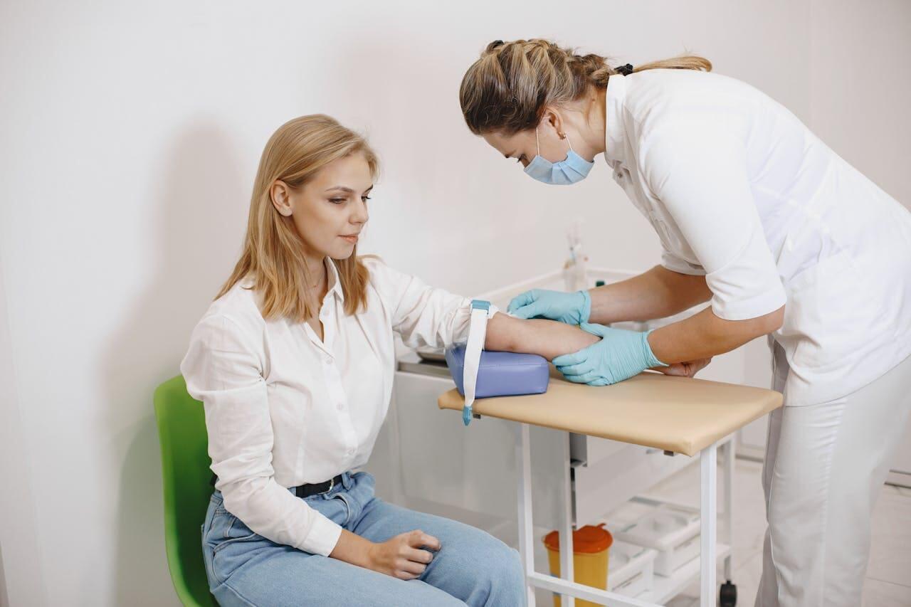 2. Trigliceride - recoltare sange, asistenta, pacient, cabinet medical